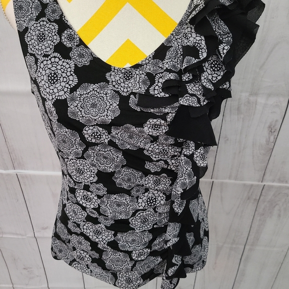 ELLE Blouse - Picture 2 of 10